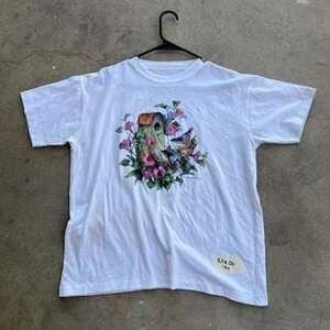 Vintage 90s Birdhouse Floral Graphic White T-Shirt Size M